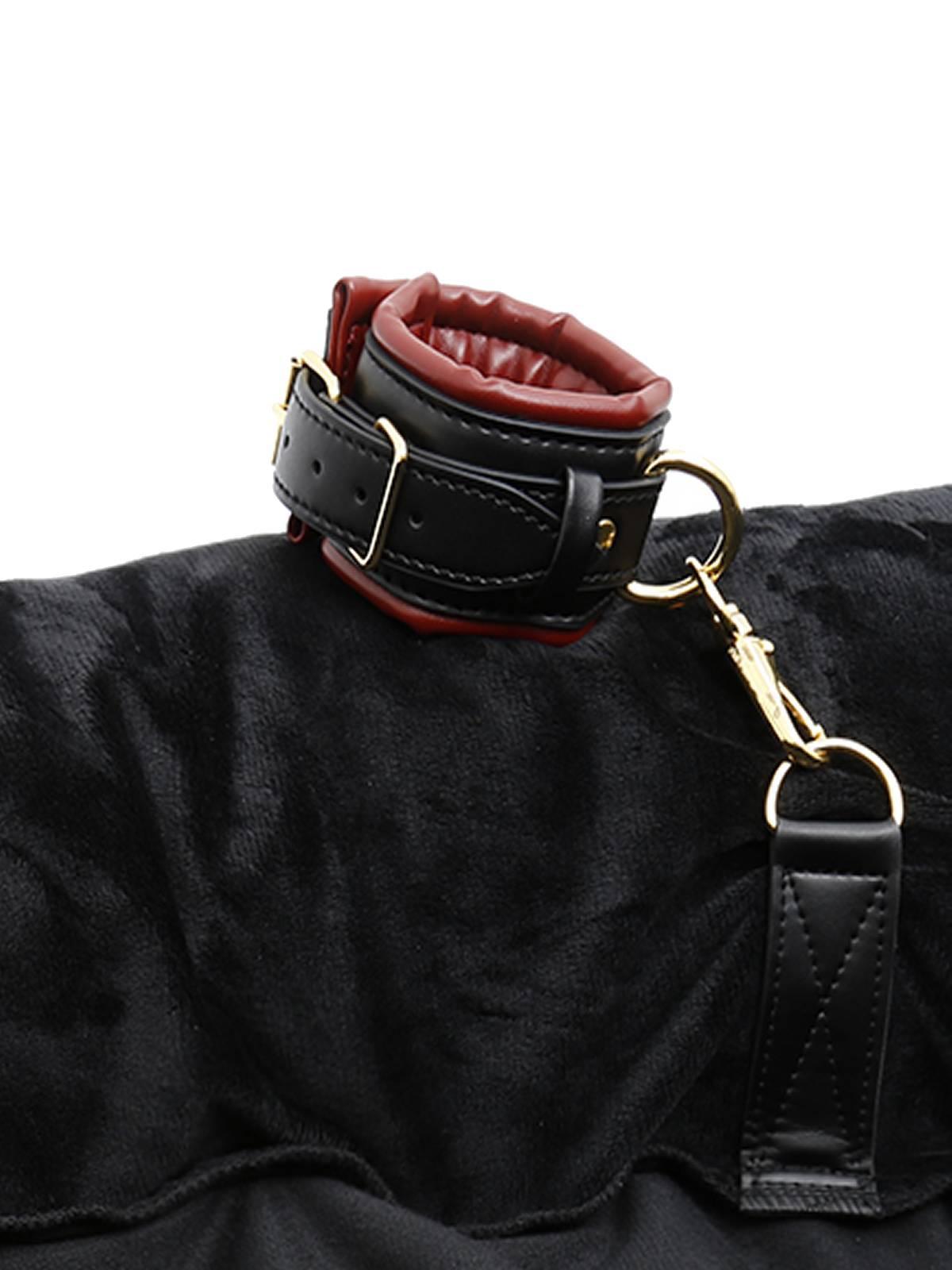 Rude Rider Puppy Kennel w/ Cuffs  Black/Red 106x70x20 cm